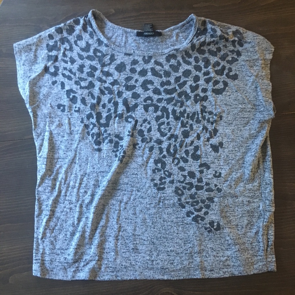 Forever 21 women’s small leopard print shirt